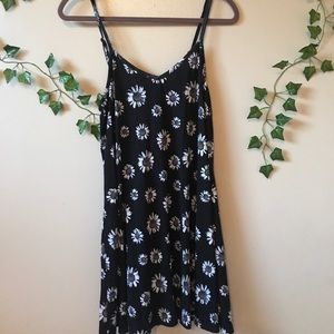Hot topic flowy daisy dress